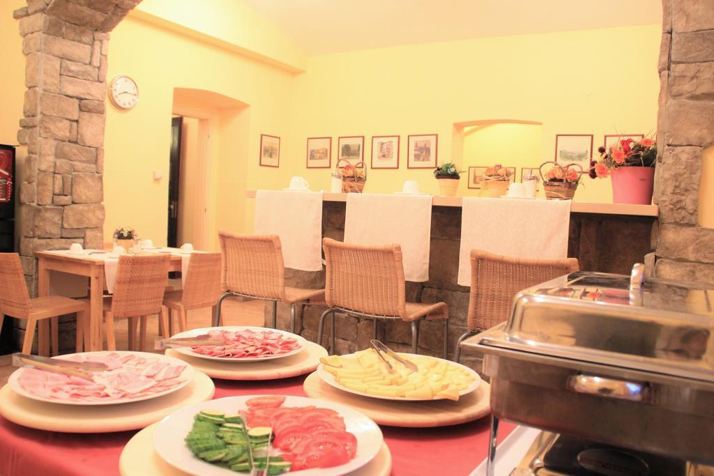 Hotel Lounge 3*