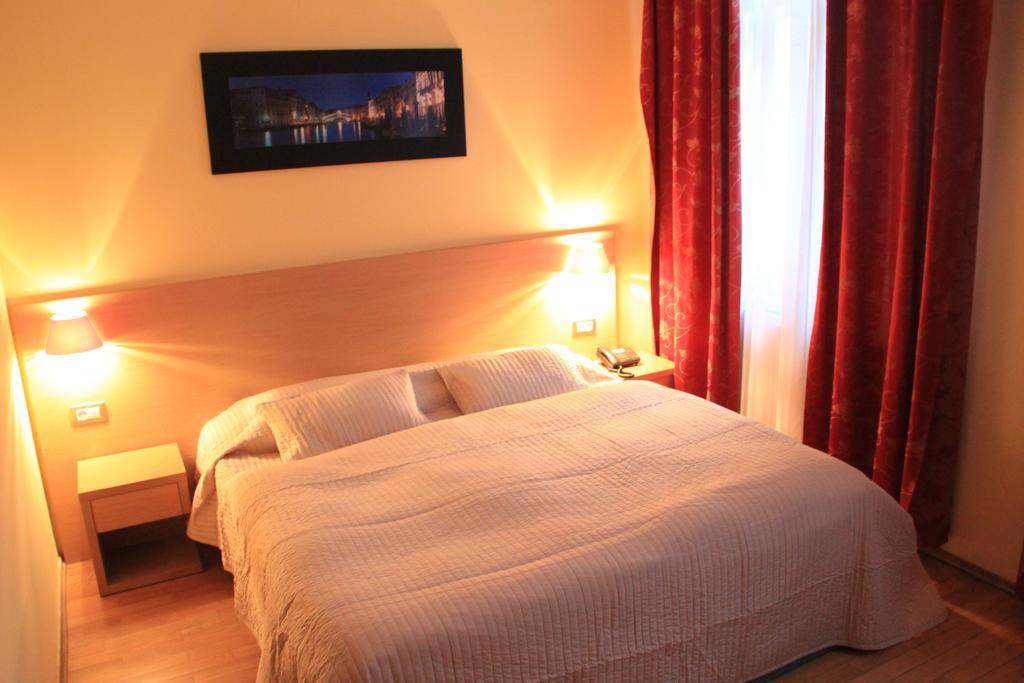 Hotel Lounge 3*