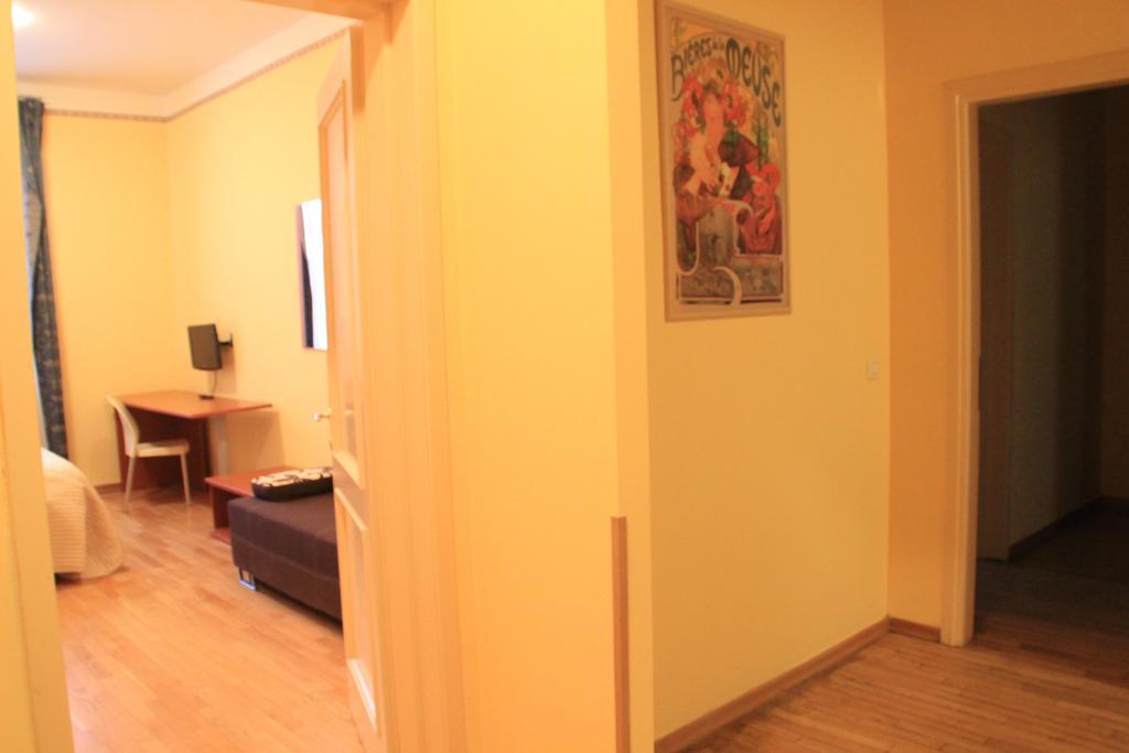 Hotel Lounge