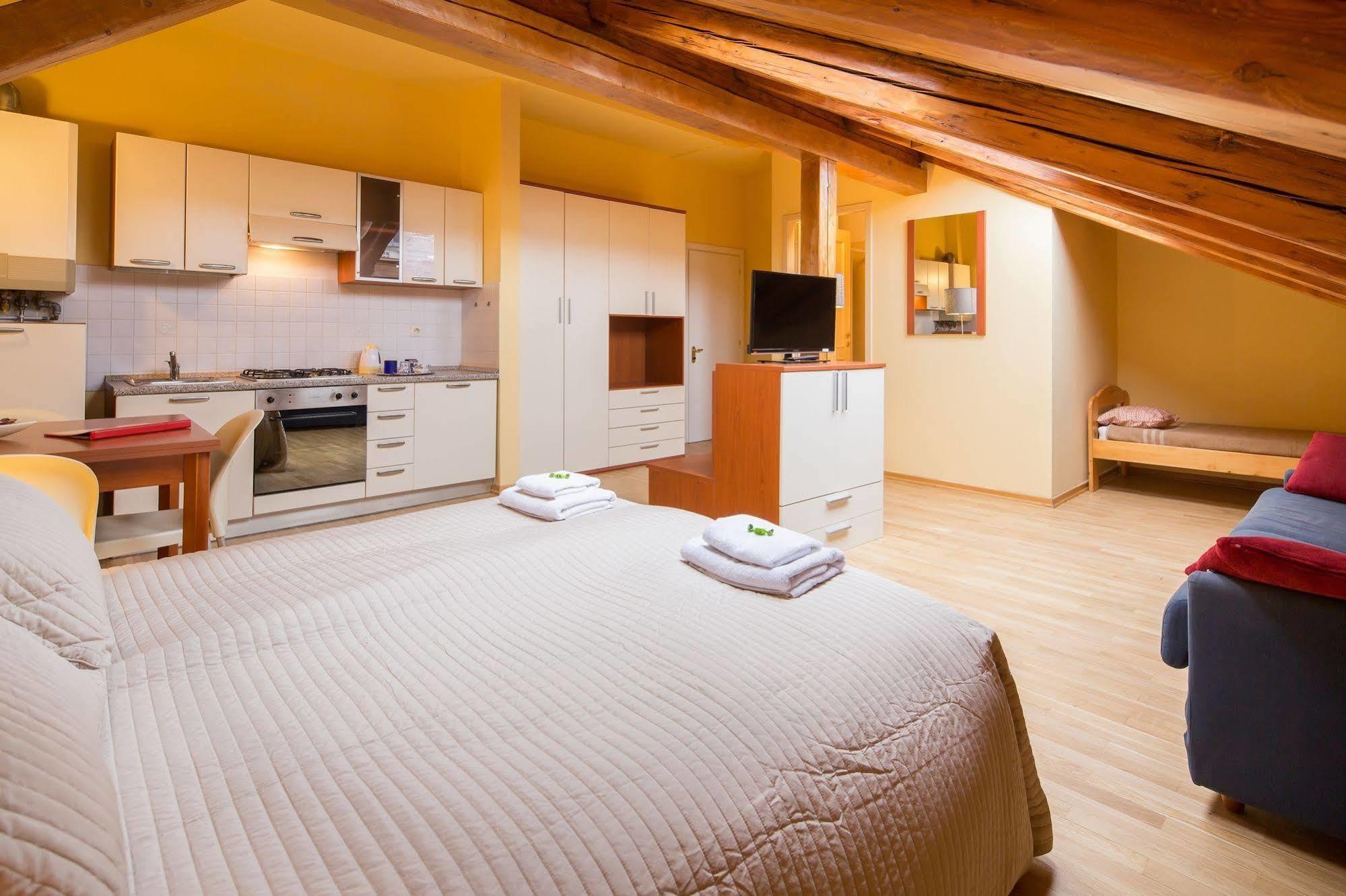 Hotel Lounge 3*